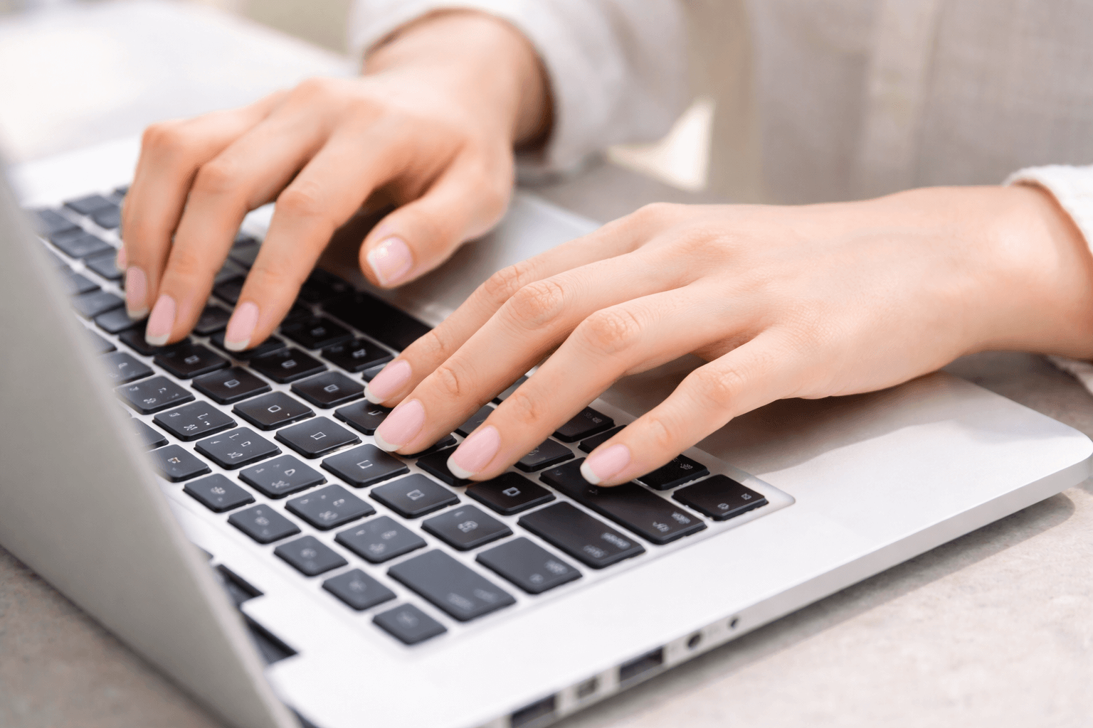 PCを触っている